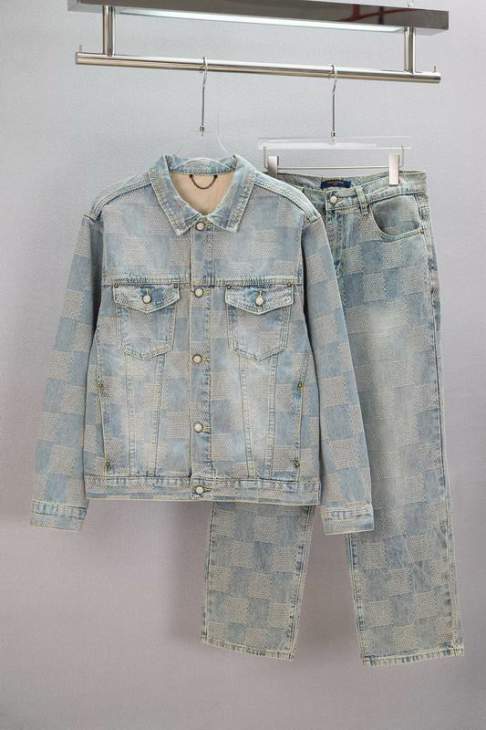 Picture of LV Sweater Suits _SKULVsz46-52M-2XLqqtxM005M00441221